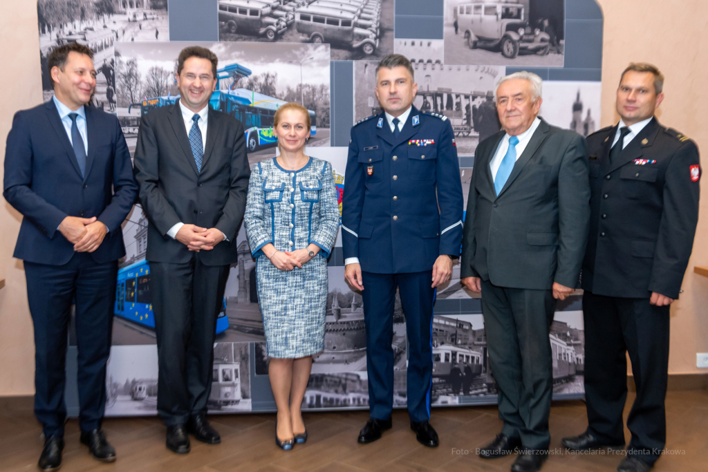 MPK, Majchrowski, kierowcy, bohater, uroczystość, Nowak, Zbigniew, policja, straż, wręczenie  Autor: P. Wojnarowski