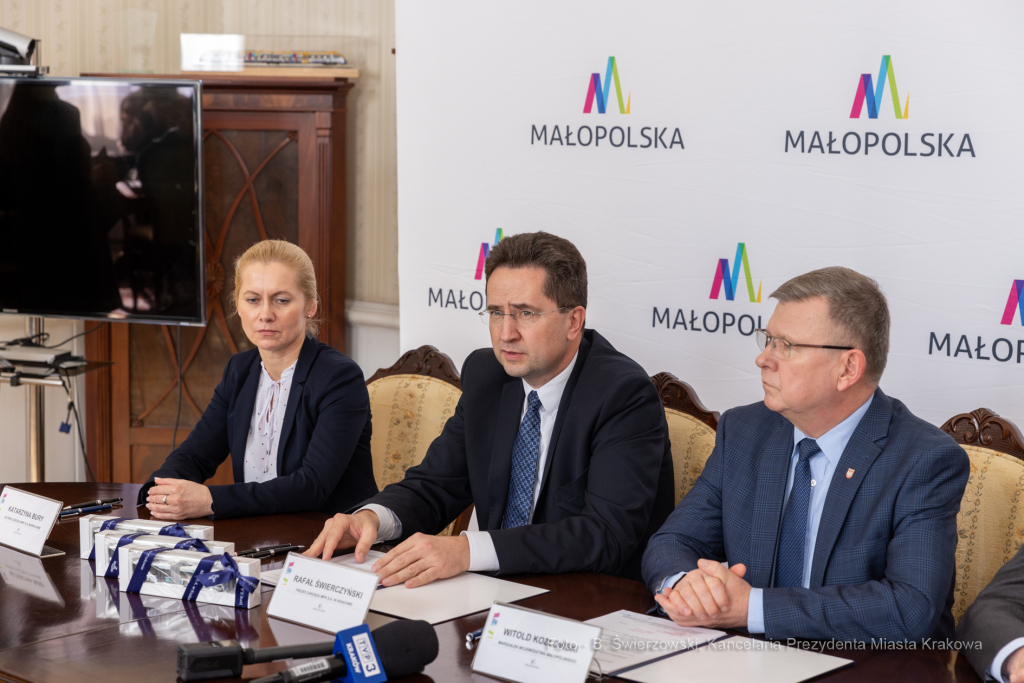 bs_221006_7130.jpg-Umowa, Kozłowski, Świerczyński, Majchrowski  Autor: B. Świerzowski