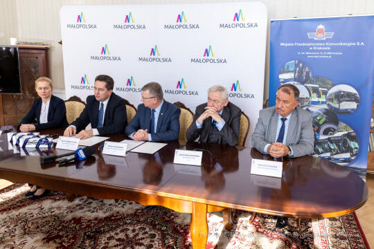 bs_221006_7133.jpg-Umowa, Kozłowski, Świerczyński, Majchrowski