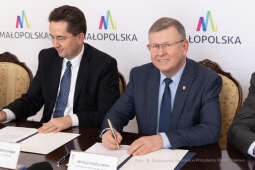 bs_221006_7141.jpg-Umowa, Kozłowski, Świerczyński, Majchrowski