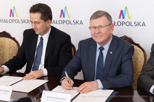 bs_221006_7141.jpg-Umowa, Kozłowski, Świerczyński, Majchrowski