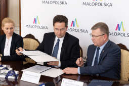 bs_221006_7149.jpg-Umowa, Kozłowski, Świerczyński, Majchrowski