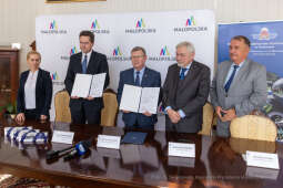 bs_221006_7165.jpg-Umowa, Kozłowski, Świerczyński, Majchrowski