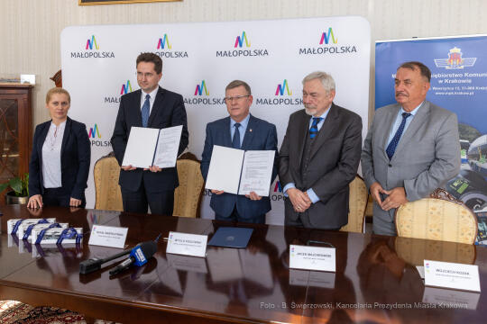 bs_221006_7165.jpg-Umowa, Kozłowski, Świerczyński, Majchrowski