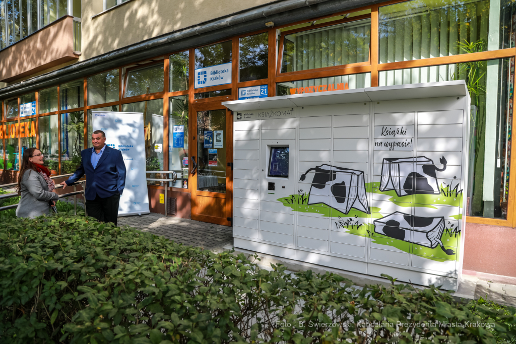 bs_221006_6823.jpg-Książkomat, Biblioteka Kraków,  Autor: B. Świerzowski