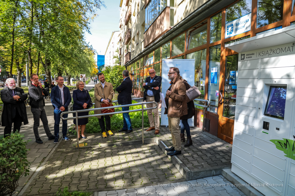 bs_221006_6874.jpg-Książkomat, Biblioteka Kraków,  Autor: B. Świerzowski