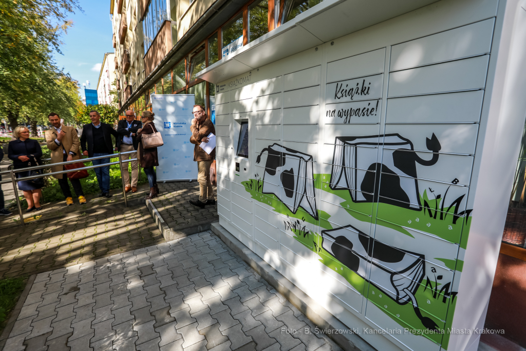 bs_221006_6900.jpg-Książkomat, Biblioteka Kraków,  Autor: B. Świerzowski