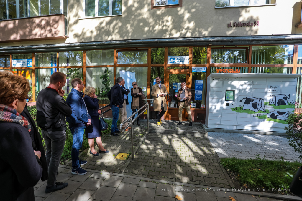 bs_221006_6906.jpg-Książkomat, Biblioteka Kraków,  Autor: B. Świerzowski