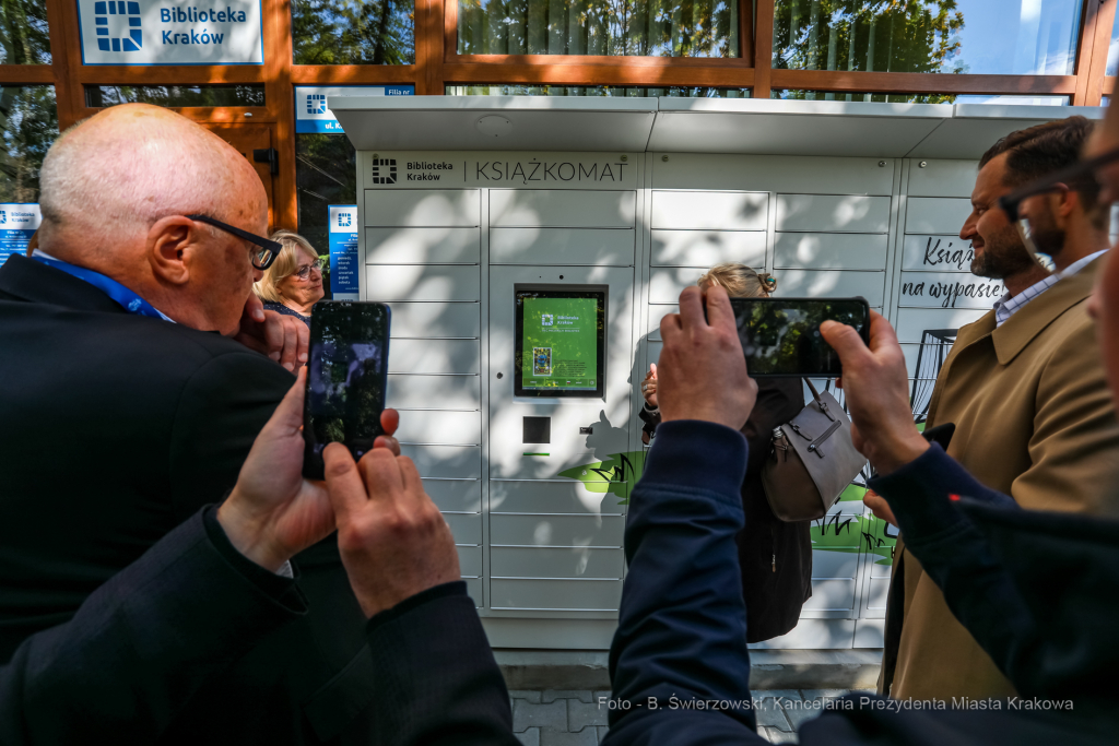 bs_221006_6929.jpg-Książkomat, Biblioteka Kraków,  Autor: B. Świerzowski