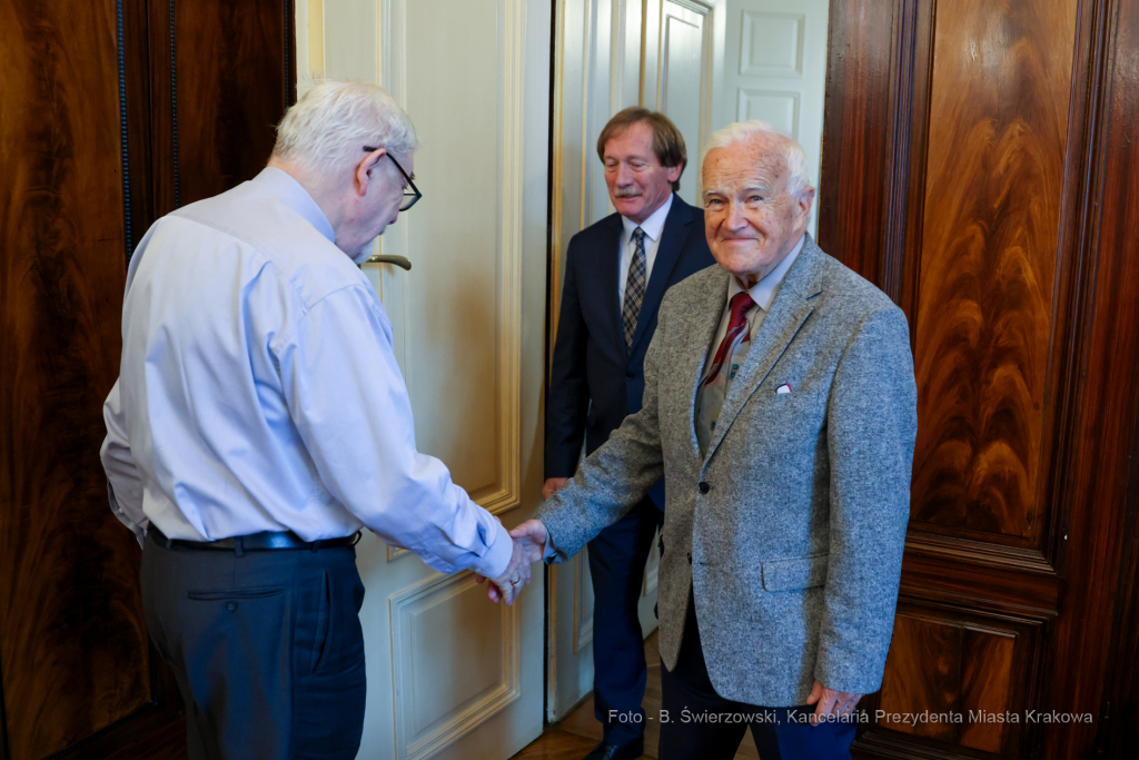 bs_221007_7199.jpg-Medal, Majchrowski, Gabinet 