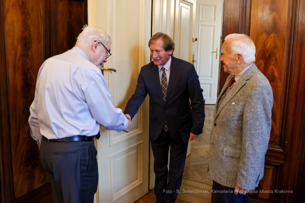 bs_221007_7202.jpg-Medal, Majchrowski, Gabinet 