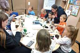 las w słoiku.jpg-Zajęcia w ramach programu „Kraków bez granic”