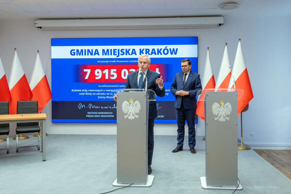 umk_9583.jpg-umowa, wojewoda, Kmita, Muzyk, Okaramus, ścieżki, rowerowe, wały, przeciwpowodziowe  Autor: P. Wojnarowski