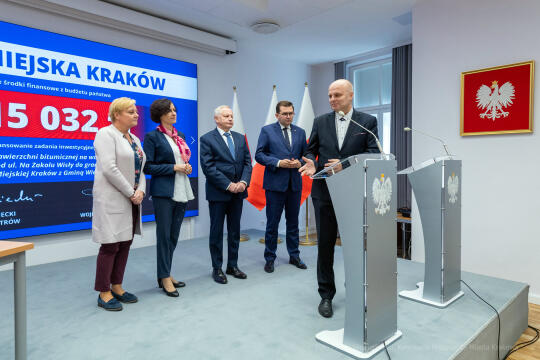 umk_9598.jpg-umowa, wojewoda, Kmita, Muzyk, Okaramus, ścieżki, rowerowe, wały, przeciwpowodziowe