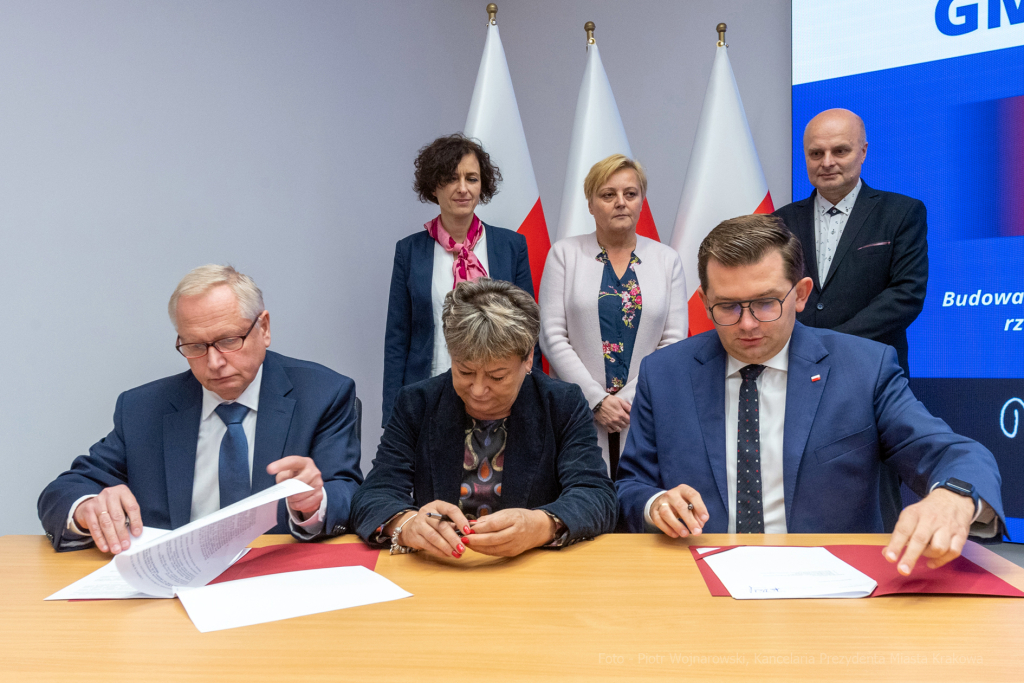 umk_9615.jpg-umowa, wojewoda, Kmita, Muzyk, Okaramus, ścieżki, rowerowe, wały, przeciwpowodziowe  Autor: P. Wojnarowski