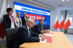 umk_9623.jpg-umowa, wojewoda, Kmita, Muzyk, Okaramus, ścieżki, rowerowe, wały, przeciwpowodziowe