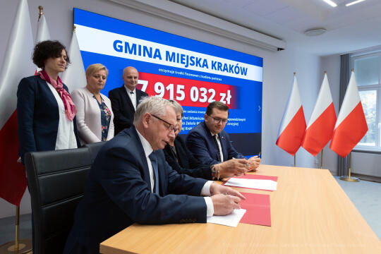 umk_9623.jpg-umowa, wojewoda, Kmita, Muzyk, Okaramus, ścieżki, rowerowe, wały, przeciwpowodziowe