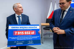 umk_9678.jpg-umowa, wojewoda, Kmita, Muzyk, Okaramus, ścieżki, rowerowe, wały, przeciwpowodziowe