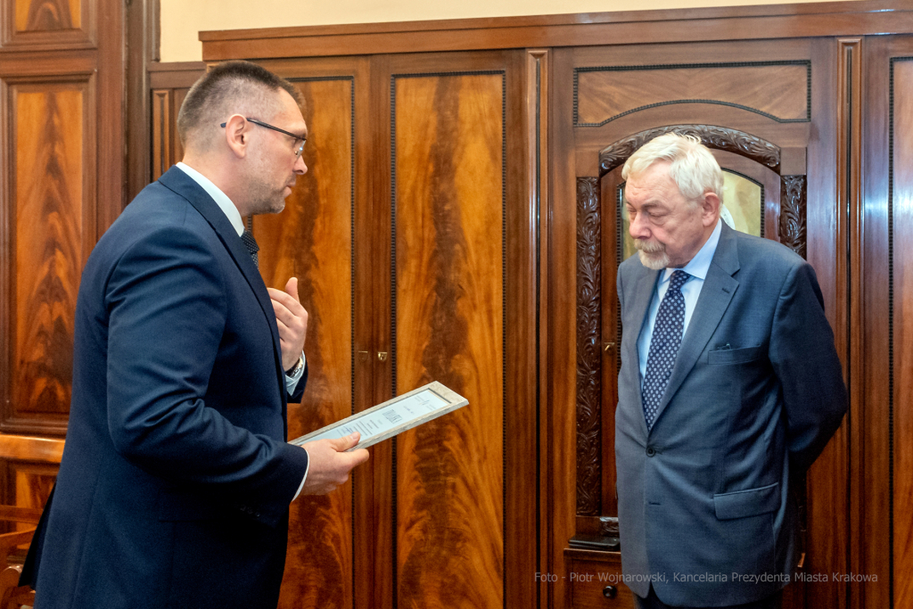 spotkanie, Tarnopol, Kraków, odznaczenie, Jacek Majchrowski, Wojnarowśky, konsul, Ukraina, medal,  Autor: P. Wojnarowski