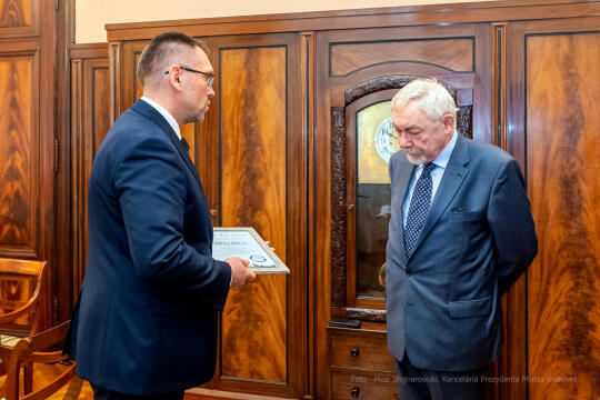 spotkanie, Tarnopol, Kraków, odznaczenie, Jacek Majchrowski, Wojnarowśky, konsul, Ukraina, medal,