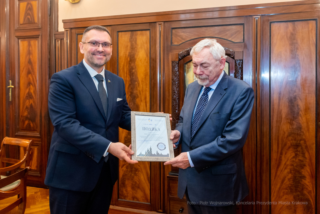 spotkanie, Tarnopol, Kraków, odznaczenie, Jacek Majchrowski, Wojnarowśky, konsul, Ukraina, medal,  Autor: P. Wojnarowski