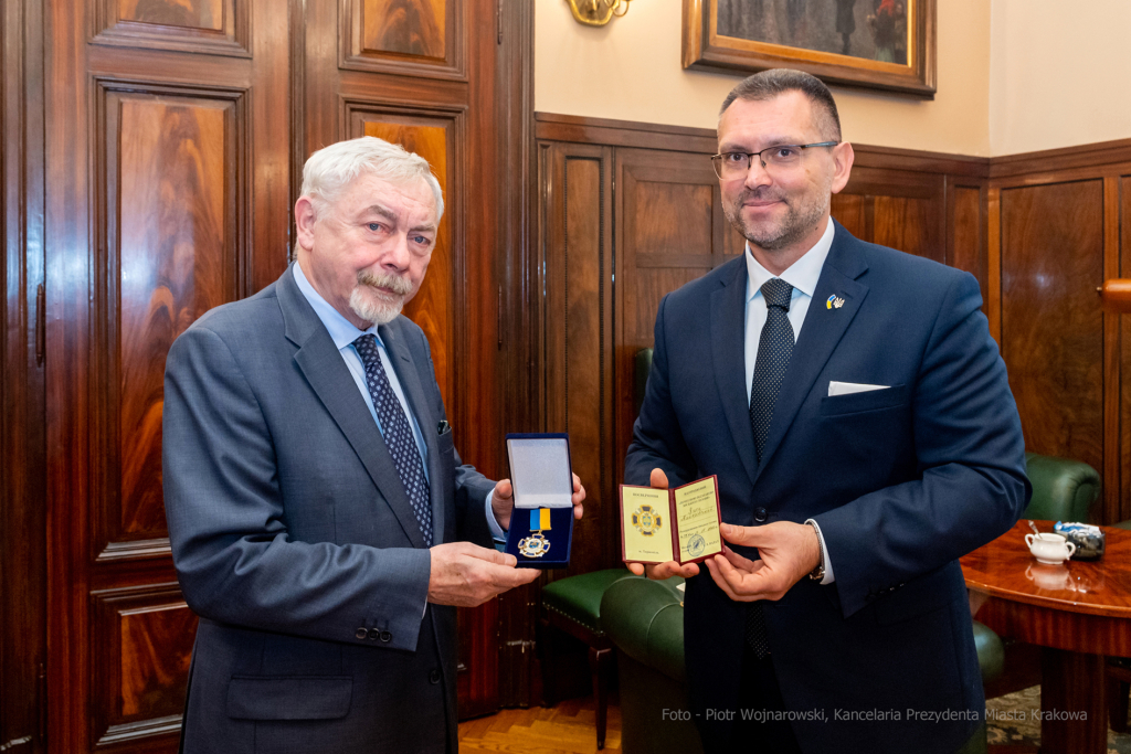 spotkanie, Tarnopol, Kraków, odznaczenie, Jacek Majchrowski, Wojnarowśky, konsul, Ukraina, medal,  Autor: P. Wojnarowski