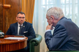 spotkanie, Tarnopol, Kraków, odznaczenie, Jacek Majchrowski, Wojnarowśky, konsul, Ukraina, medal,