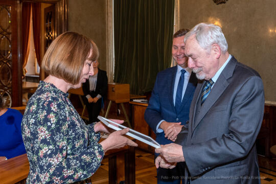 umk_0503.jpg-Nauczyciel z Pasją, nauczyciele, Majchrowski, dyplomy, wręczenie, certyfikat