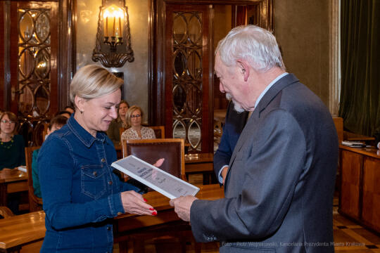 umk_0513.jpg-Nauczyciel z Pasją, nauczyciele, Majchrowski, dyplomy, wręczenie, certyfikat