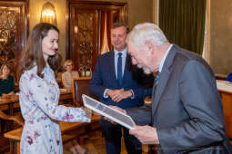 umk_0518.jpg-Nauczyciel z Pasją, nauczyciele, Majchrowski, dyplomy, wręczenie, certyfikat