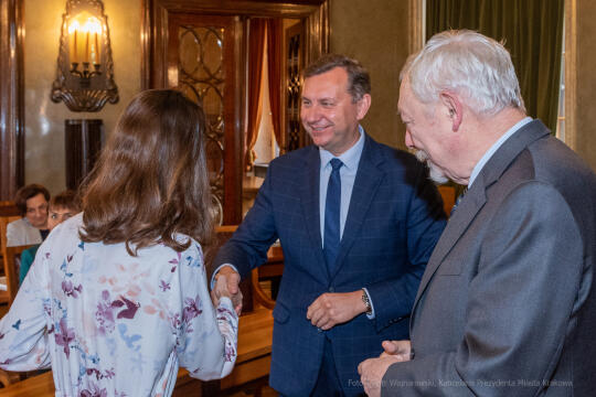 umk_0521.jpg-Nauczyciel z Pasją, nauczyciele, Majchrowski, dyplomy, wręczenie, certyfikat