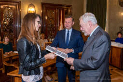 umk_0526.jpg-Nauczyciel z Pasją, nauczyciele, Majchrowski, dyplomy, wręczenie, certyfikat