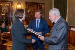 umk_0546.jpg-Nauczyciel z Pasją, nauczyciele, Majchrowski, dyplomy, wręczenie, certyfikat