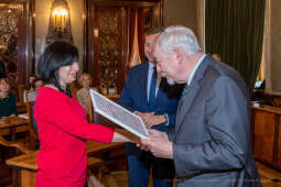 umk_0548.jpg-Nauczyciel z Pasją, nauczyciele, Majchrowski, dyplomy, wręczenie, certyfikat