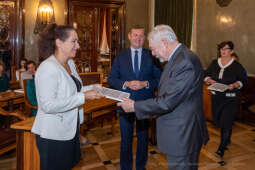 umk_0562.jpg-Nauczyciel z Pasją, nauczyciele, Majchrowski, dyplomy, wręczenie, certyfikat