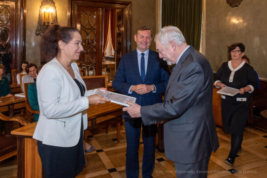 umk_0562.jpg-Nauczyciel z Pasją, nauczyciele, Majchrowski, dyplomy, wręczenie, certyfikat