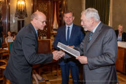 umk_0563.jpg-Nauczyciel z Pasją, nauczyciele, Majchrowski, dyplomy, wręczenie, certyfikat