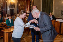 umk_0566.jpg-Nauczyciel z Pasją, nauczyciele, Majchrowski, dyplomy, wręczenie, certyfikat