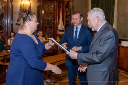 umk_0568.jpg-Nauczyciel z Pasją, nauczyciele, Majchrowski, dyplomy, wręczenie, certyfikat