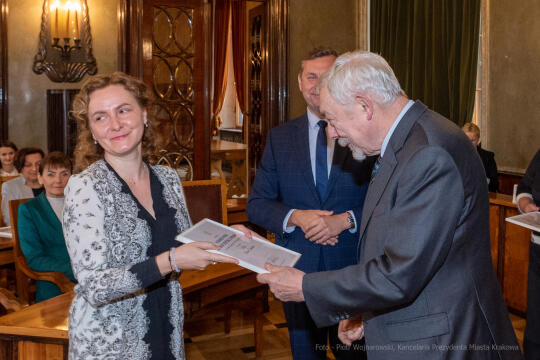 umk_0581.jpg-Nauczyciel z Pasją, nauczyciele, Majchrowski, dyplomy, wręczenie, certyfikat