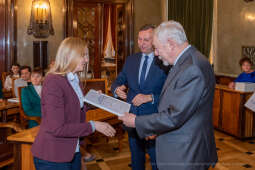 umk_0589.jpg-Nauczyciel z Pasją, nauczyciele, Majchrowski, dyplomy, wręczenie, certyfikat