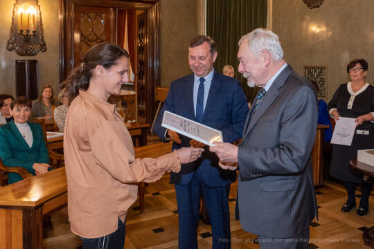 umk_0597.jpg-Nauczyciel z Pasją, nauczyciele, Majchrowski, dyplomy, wręczenie, certyfikat