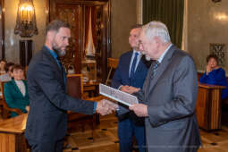 umk_0598.jpg-Nauczyciel z Pasją, nauczyciele, Majchrowski, dyplomy, wręczenie, certyfikat