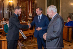 umk_0600.jpg-Nauczyciel z Pasją, nauczyciele, Majchrowski, dyplomy, wręczenie, certyfikat