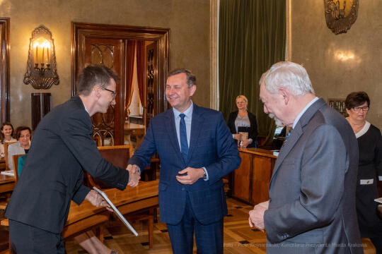 umk_0620.jpg-Nauczyciel z Pasją, nauczyciele, Majchrowski, dyplomy, wręczenie, certyfikat