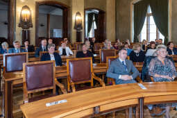 umk_0633.jpg-nauczyciele, Majchrowski, dyplomy, wręczenie, dyrektorzy, nagroda, prezydenta,