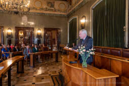 umk_0635.jpg-nauczyciele, Majchrowski, dyplomy, wręczenie, dyrektorzy, nagroda, prezydenta,