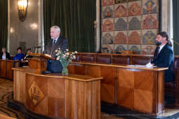 umk_0636.jpg-nauczyciele, Majchrowski, dyplomy, wręczenie, dyrektorzy, nagroda, prezydenta,