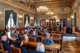 umk_0638.jpg-nauczyciele, Majchrowski, dyplomy, wręczenie, dyrektorzy, nagroda, prezydenta,