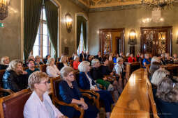 umk_0642.jpg-nauczyciele, Majchrowski, dyplomy, wręczenie, dyrektorzy, nagroda, prezydenta,